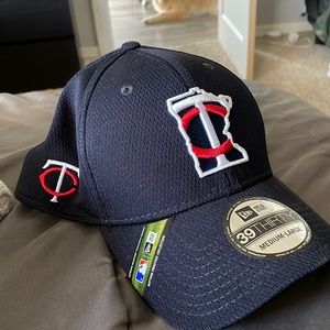 black , MLB baseball hat, minnesota/florida